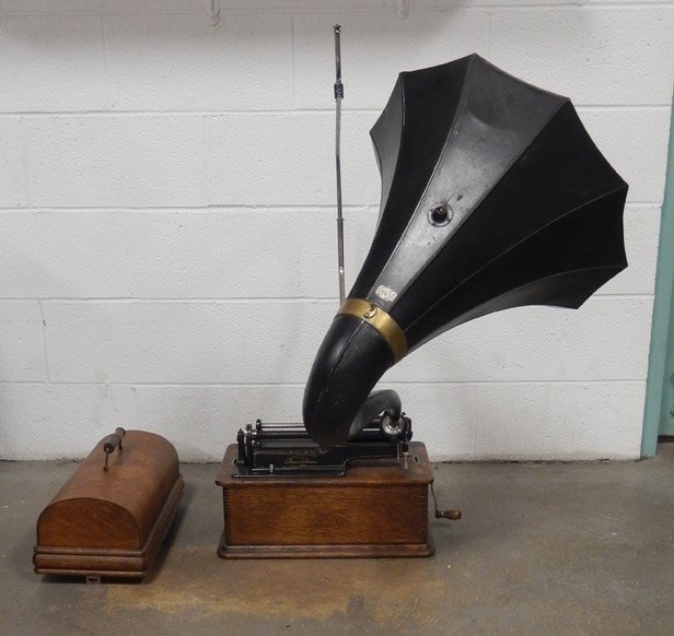 Edison Home Model C phonograph cylinder player: Edison Home Model C phonograph cylinder player, for 2 minute cylinders, oak case, with horn and crane, has crank, serial number H229537, horn measures 18 1/8" x 20", player measures approx. 37 1/2" (t