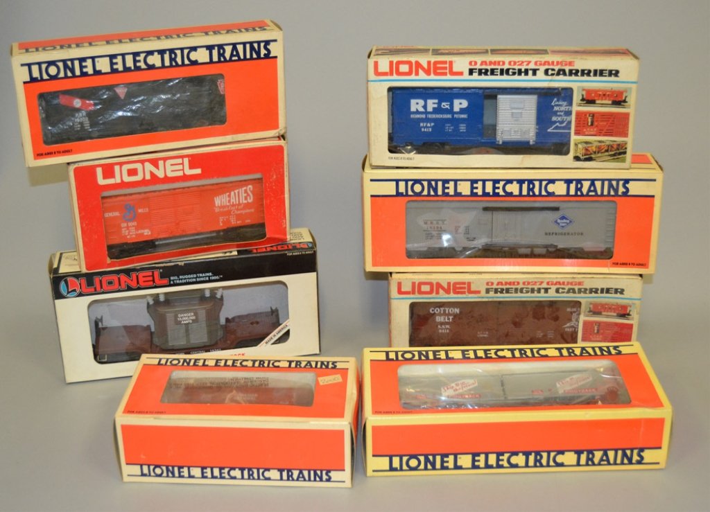 Eight Lionel post war O and O27 gauge railroad cars: Eight Lionel O and O27 gauge railroad cars, includes Frisco flatcar with trailers 6-16926, Pennsylvania box car 6-19202, Richmond, Fredericksburg & Potomac box car 6-9412, Reading reefer 6-16134, Cott
