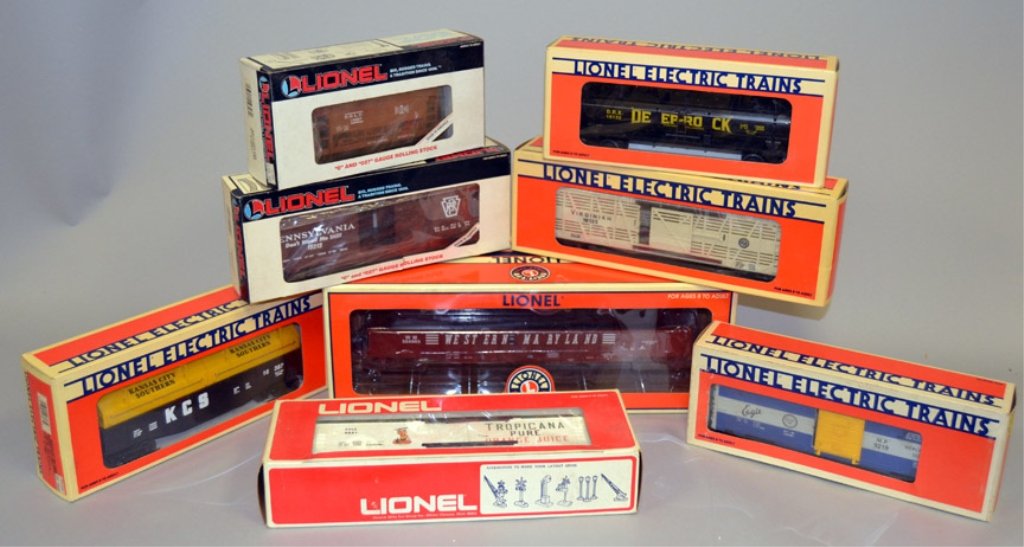 Eight Lionel post war O and O27 gauge railroad cars (1 of 9)