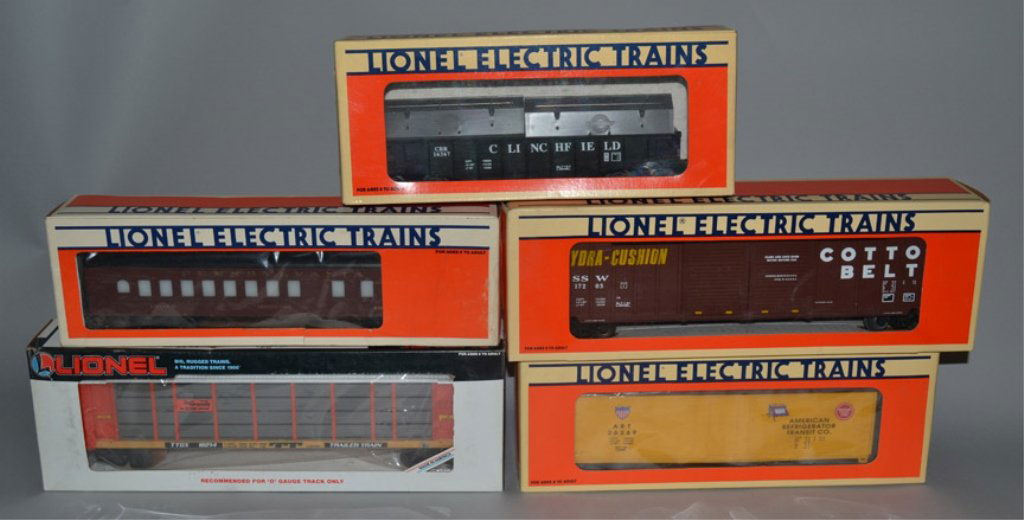 Five Lionel post war railroad cars (1 of 6)