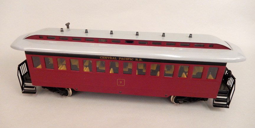 Marklin 1 G gauge Central Pacific RR passenger car (1 of 5)