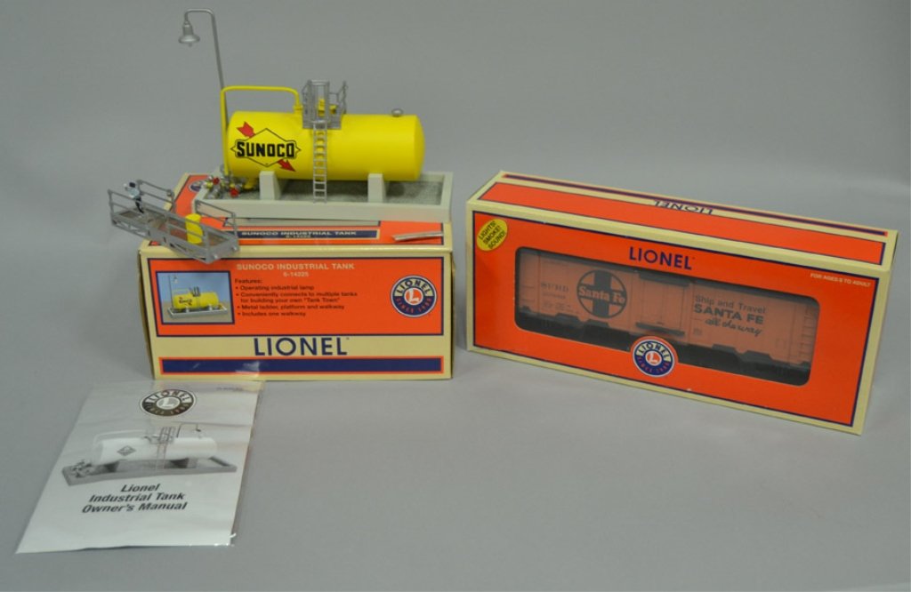 Lionel Santa Fe Hot Box Reefer and Sunoco Industrial (1 of 3)