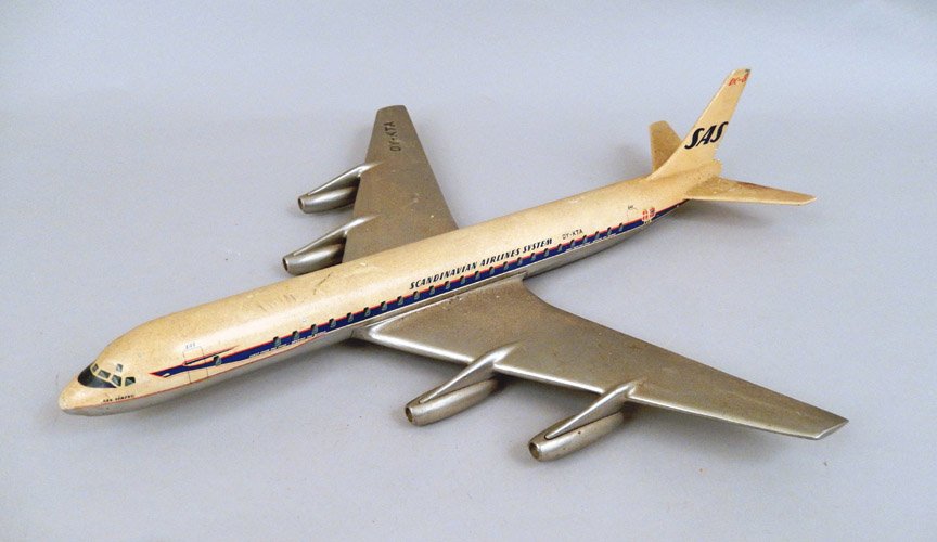 Scandinavian Airlines System DC-8 model plane (1 of 10)