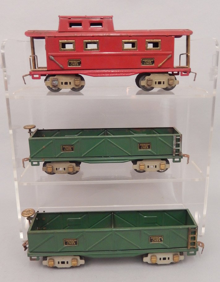 Three American Flyer Lines prewar O gauge freight cars, (1 of 5)