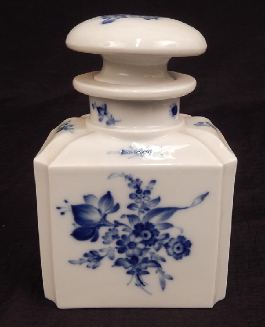 Meissen blue and white covered jar: Meissen blue and white covered jar, cross swords mark on bottom, 5 1/2" x 3 3/4" x 2 5/8"