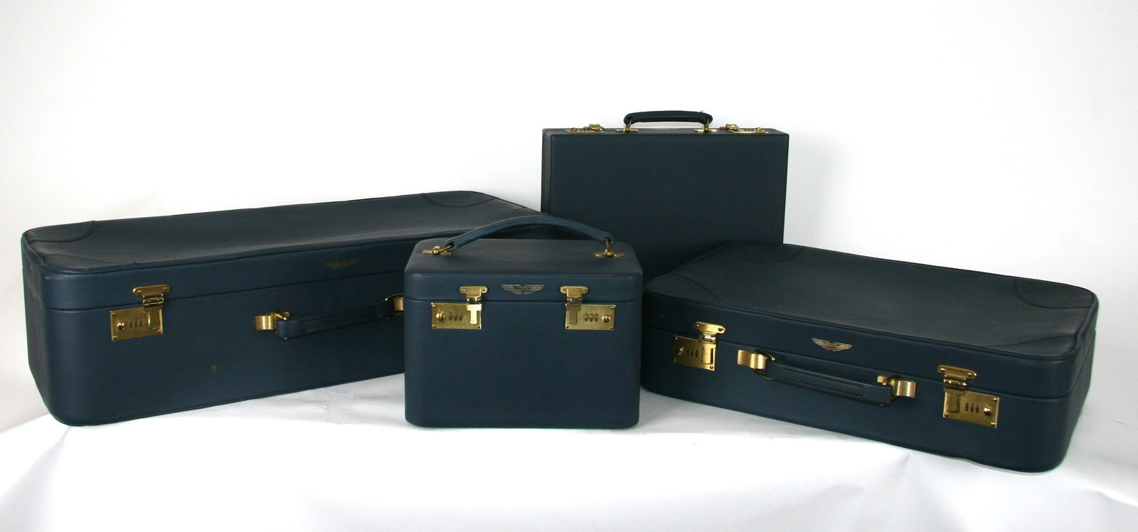 A complete set of Aston Martin V8 Volante luggage - Light Blue (1 of 13)
