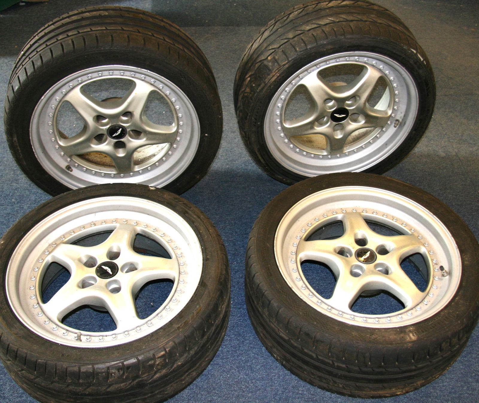 Set of 4 Aston Martin Aliseo alloy wheels (1 of 4)