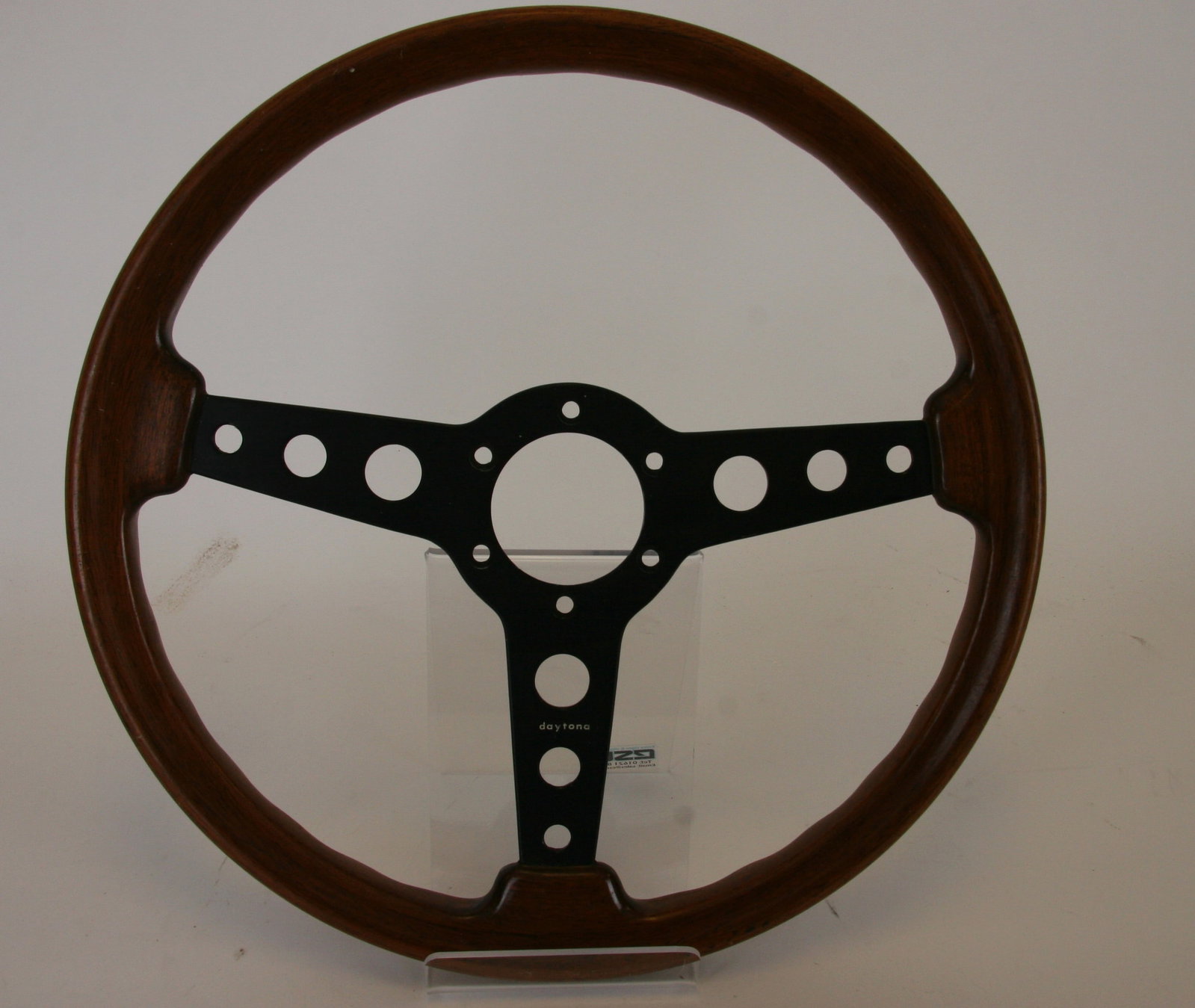 Period Daytona steering wheel: A period 3-spoke 'Daytona' wood-rimmed steering wheel.