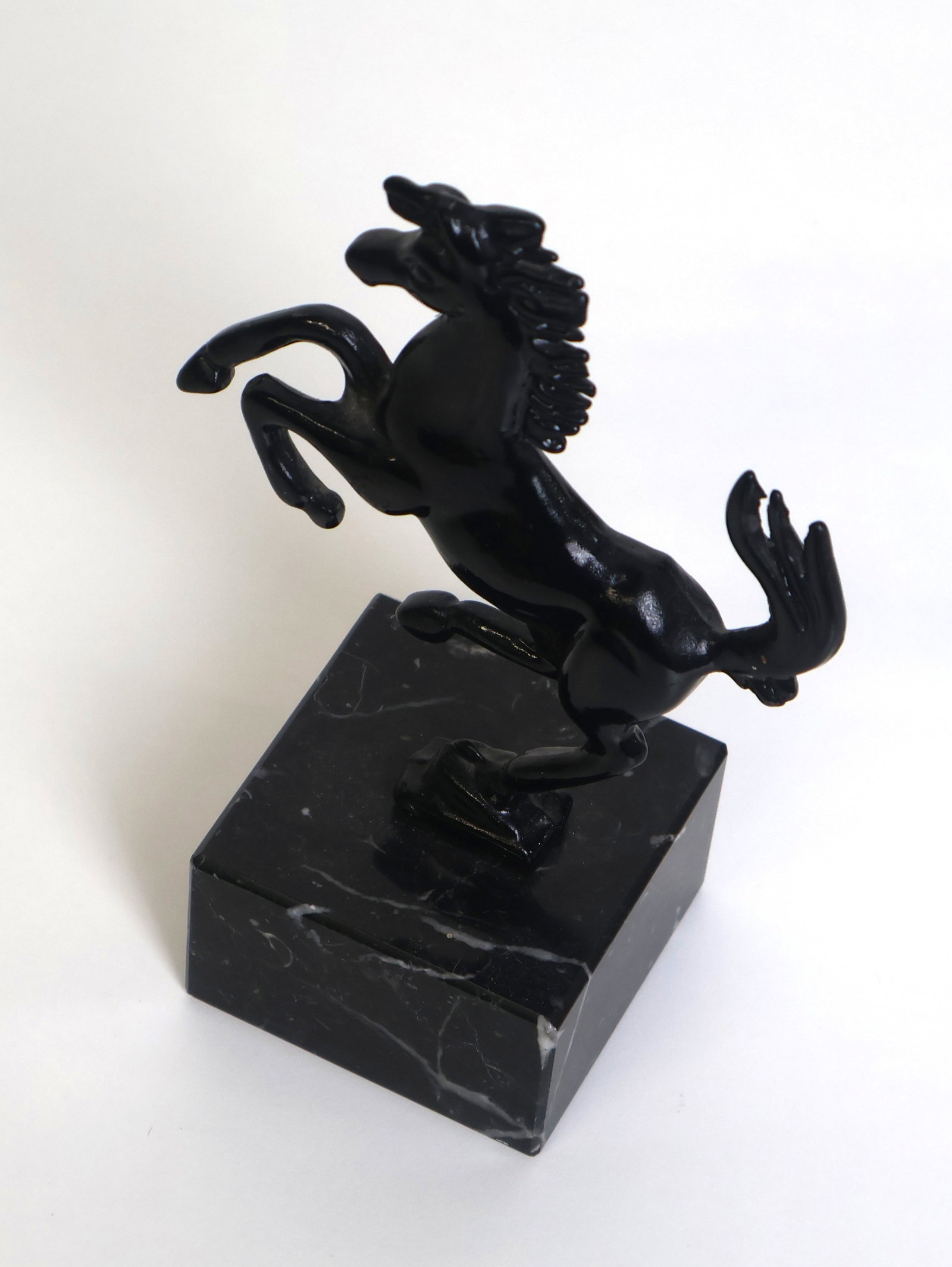 Ferrari prancing horse desktop model (1 of 2)