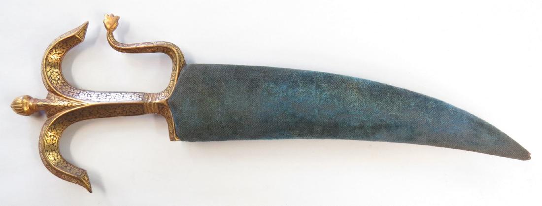 AN INDIAN CHILANUM DAGGER: A Mughal rendering of the southern form, the steel hilt with flattened diamond-section grip with bifurcate pommel and bud finial, the knucklebow terminating in a flower, elaborately inlaid in gold flo