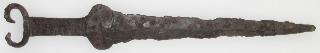 A RARE AKINAKES SWORD (1 of 2)