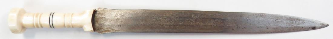 A RARE CONGOLESE DAGGER (1 of 3)