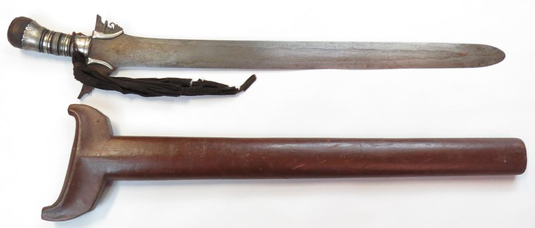 A MORO KRIS SWORD (1 of 7)