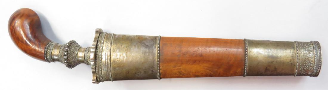A MORO GUNONG DAGGER (1 of 3)
