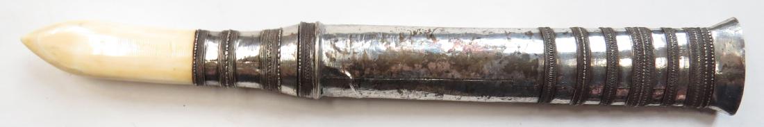 A BURMESE DHA DAGGER (1 of 3)