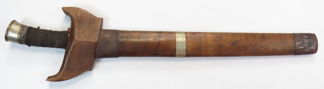 A MORO KRIS SWORD (1 of 4)