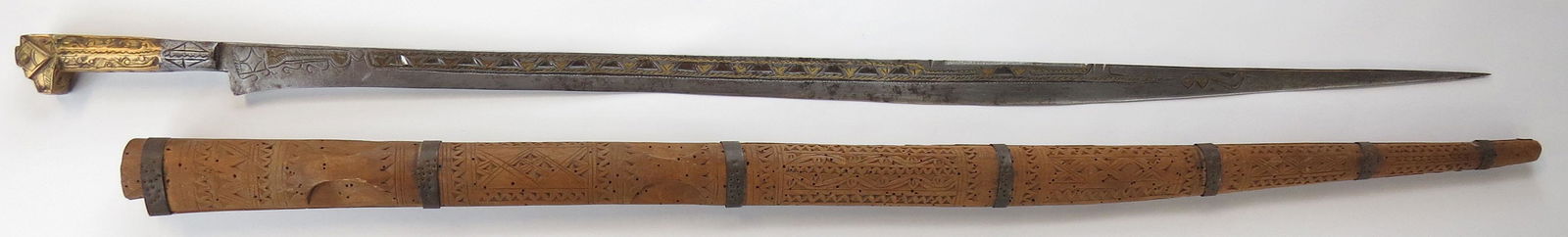 AN ALGERIAN FLYSSA SWORD (1 of 5)