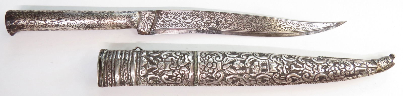AN OTTOMAN BICHAK DAGGER (1 of 5)