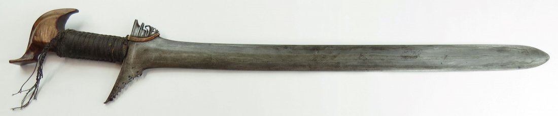 A MORO KRIS SWORD (1 of 6)