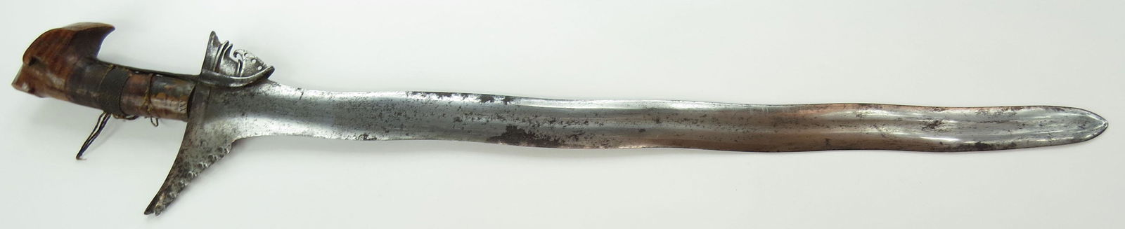 A MORO KRIS SWORD (1 of 4)