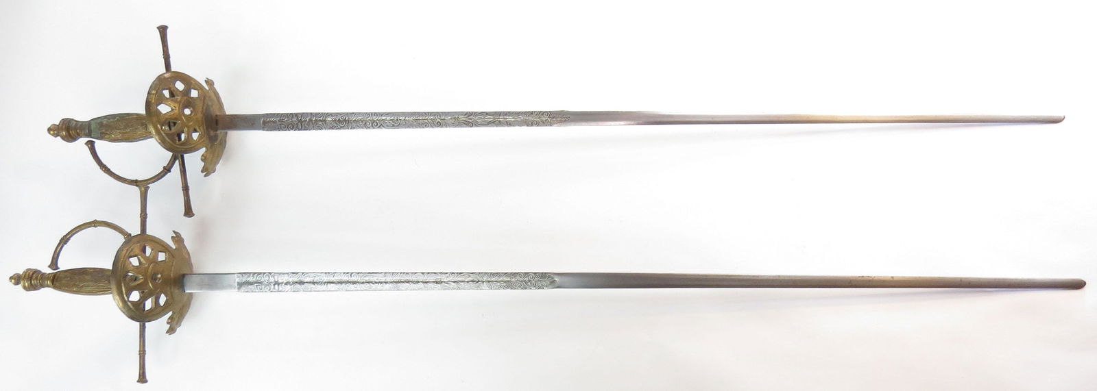 A PAIR OF DECORATIVE SWORDS (1 of 5)