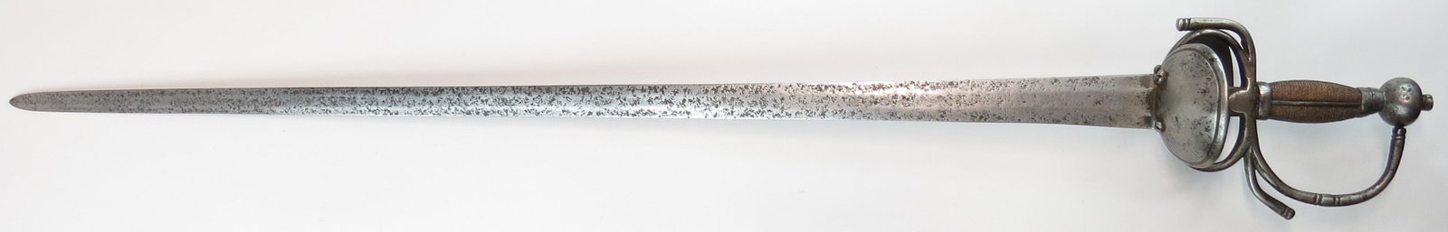 A SPANISH MODEL 1728 RAPIER SWORD: Of characteristic form, with large clamshell guards and long, broad blade of hexagonal form tapering toward the tip and struck at the forte with the maker’s name, CLOSAS. First quarter of the 19th c