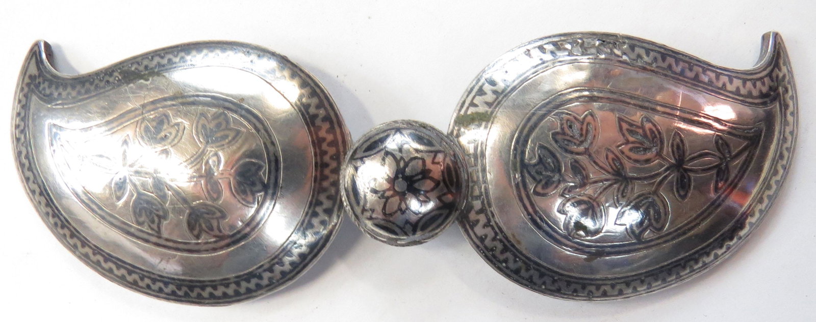 A GREEK REVOLUTIONARY WAR-ERA BELT BUCKLE: Of classic form, wrought entirely of silver and nielloed with acanthus sprigs, the national flower of Greece. Dating to the War of Greek Independence. First quarter of the 19th century. Minor wear. Ov