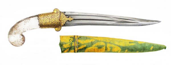 A MUGHAL ROCK CRYSTAL-HILTED DAGGER KHANJAR: A large example of classic form, the rock crystal grip with rolled pommel with carved vegetal and floral motifs overall, the iron ferrule inlaid overall with fine gold birds among vinework. The 