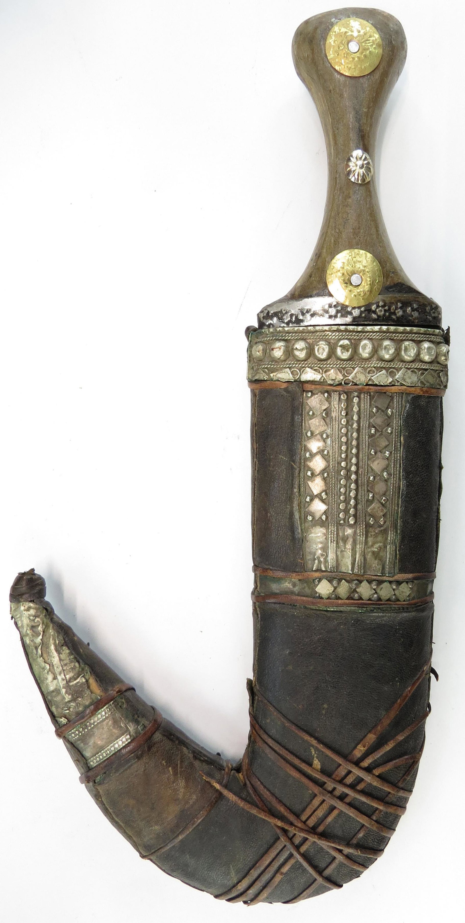AN ARAB KHANJAR DAGGER (1 of 3)