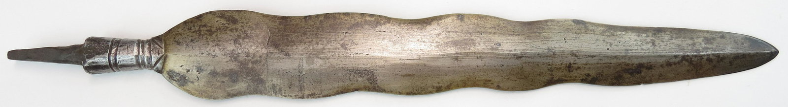 A RARE MORO SPEARHEAD (1 of 4)