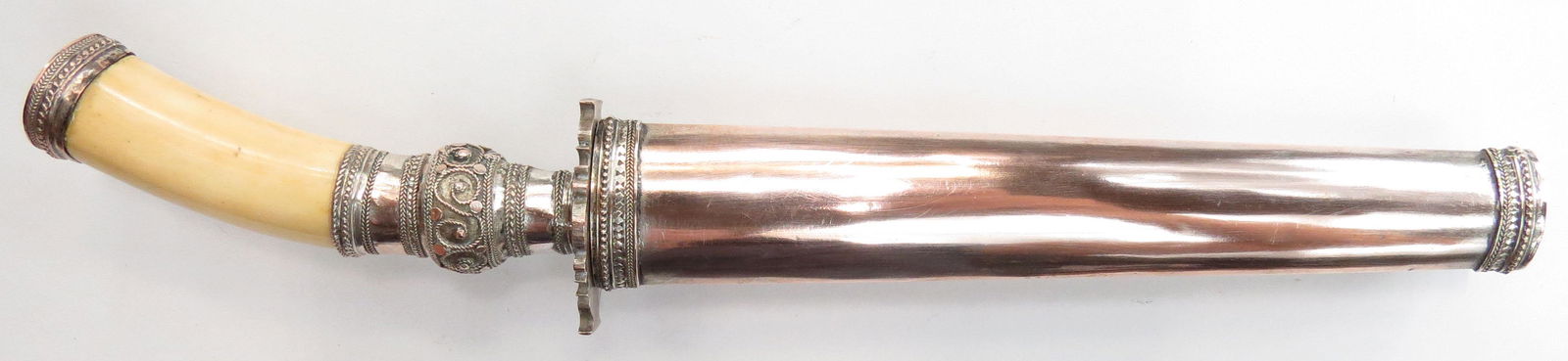 A FINE MORO GUNONG DAGGER (1 of 4)