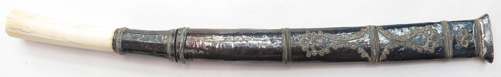 A BURMESE DHA DAGGER (1 of 4)