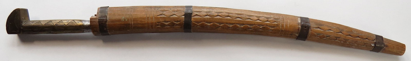 A NORTH AFRICAN FLYSSA DAGGER (1 of 3)