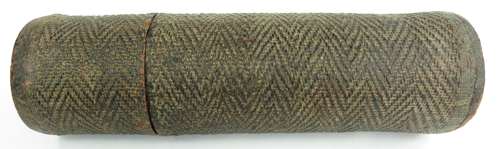 A DAYAK HEADHUNTER POISON DART CASE & DART (1 of 4)