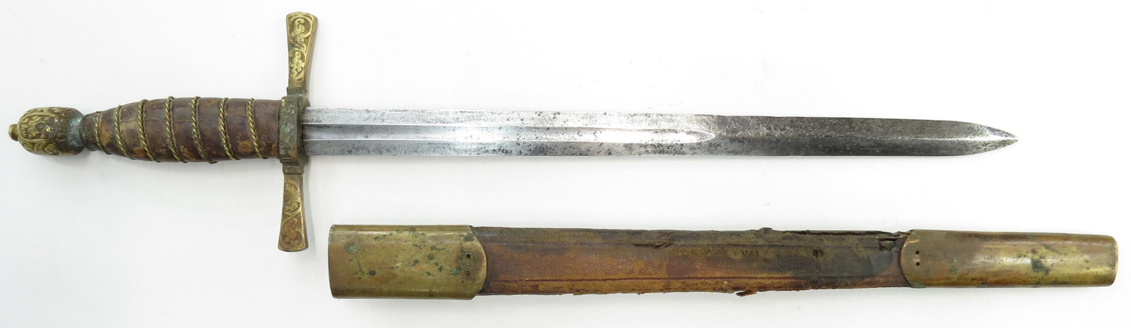 A MEDIEVAL-STYLE DAGGER (1 of 4)