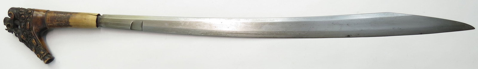 A DAYAK HEADHUNTER MANDAU SWORD (1 of 5)