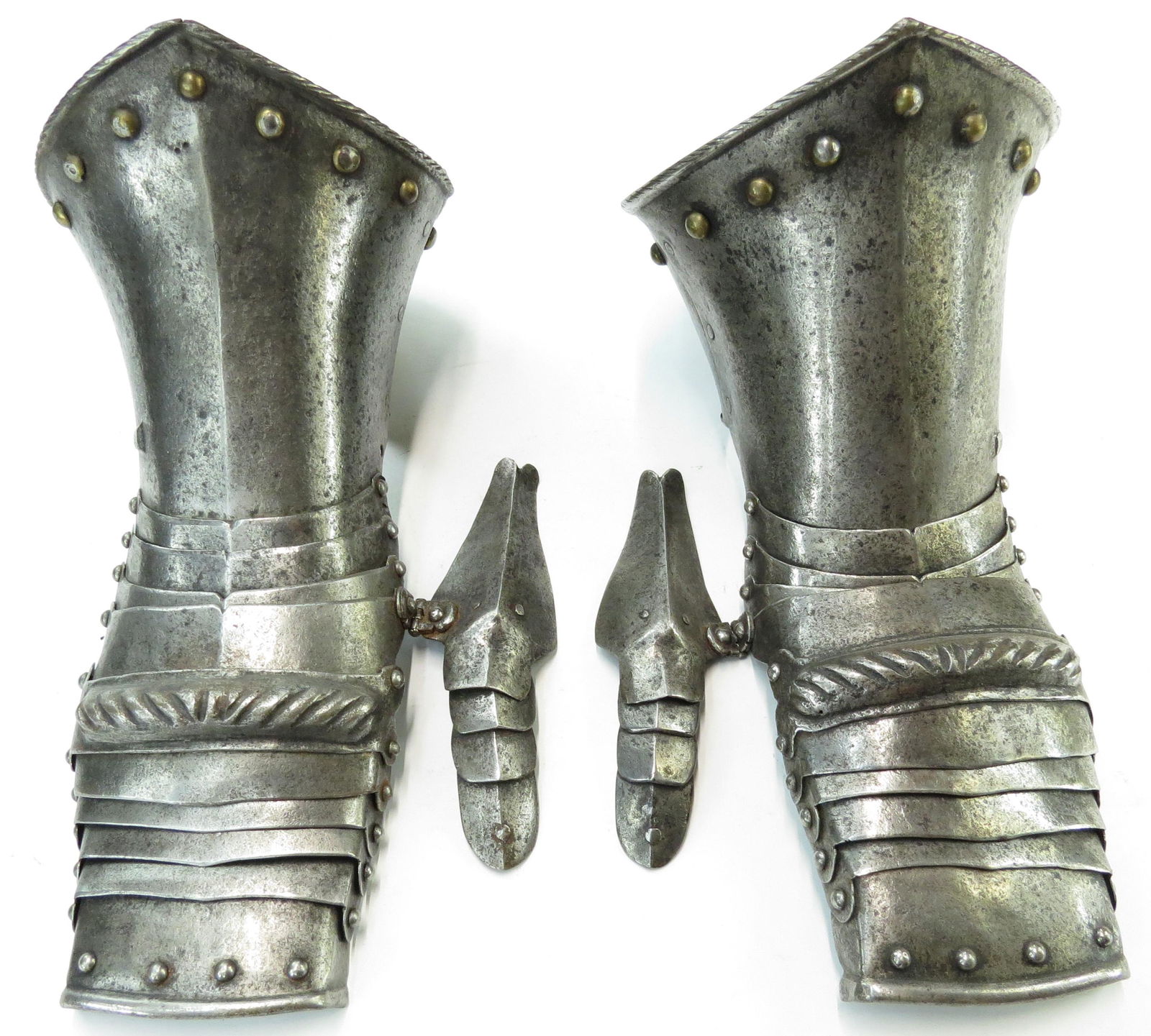 A RARE PAIR OF MITTEN GAUNTLETS (1 of 7)
