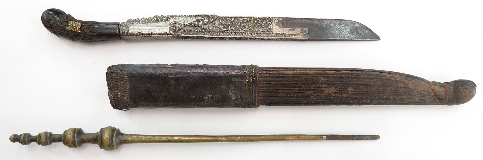 A SRI LANKAN PIHA KAETTA DAGGER (1 of 4)