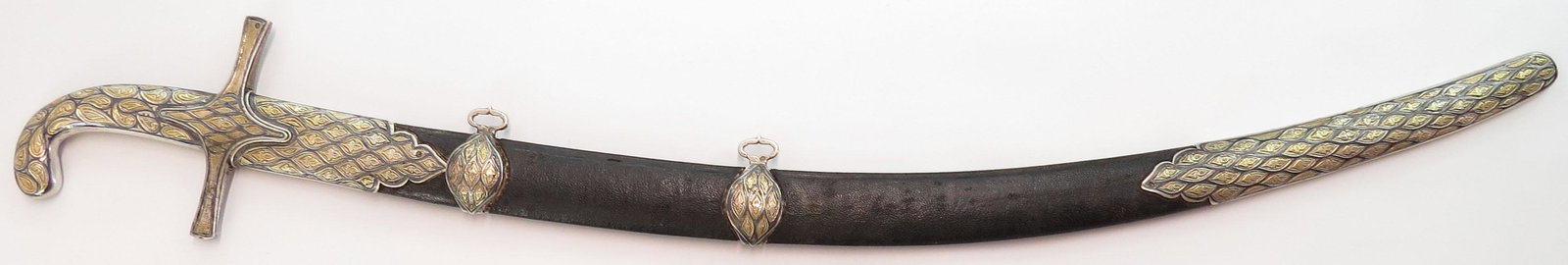 A FINE AND RARE GEORGIAN KHMALI SABER SWORD (1 of 10)