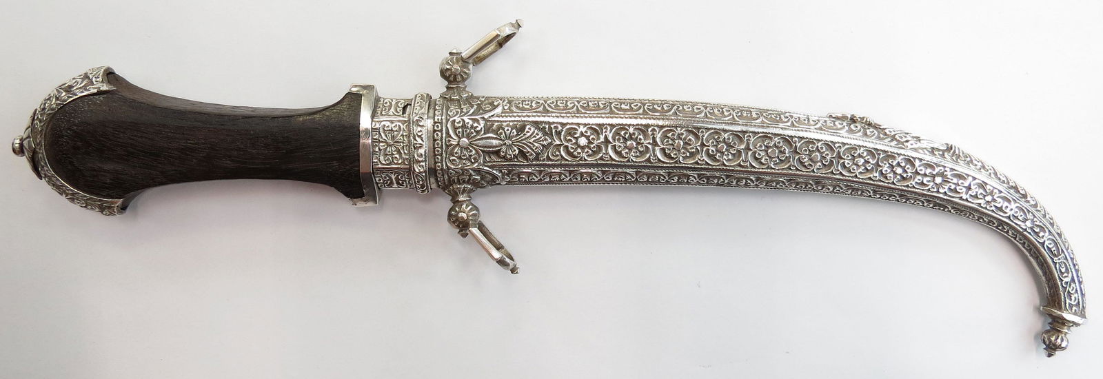 A MOROCCAN KOUMYA DAGGER (1 of 5)