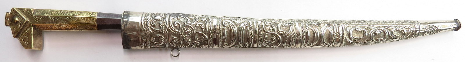 A FINE ALGERIAN FLYSSA DAGGER (1 of 4)