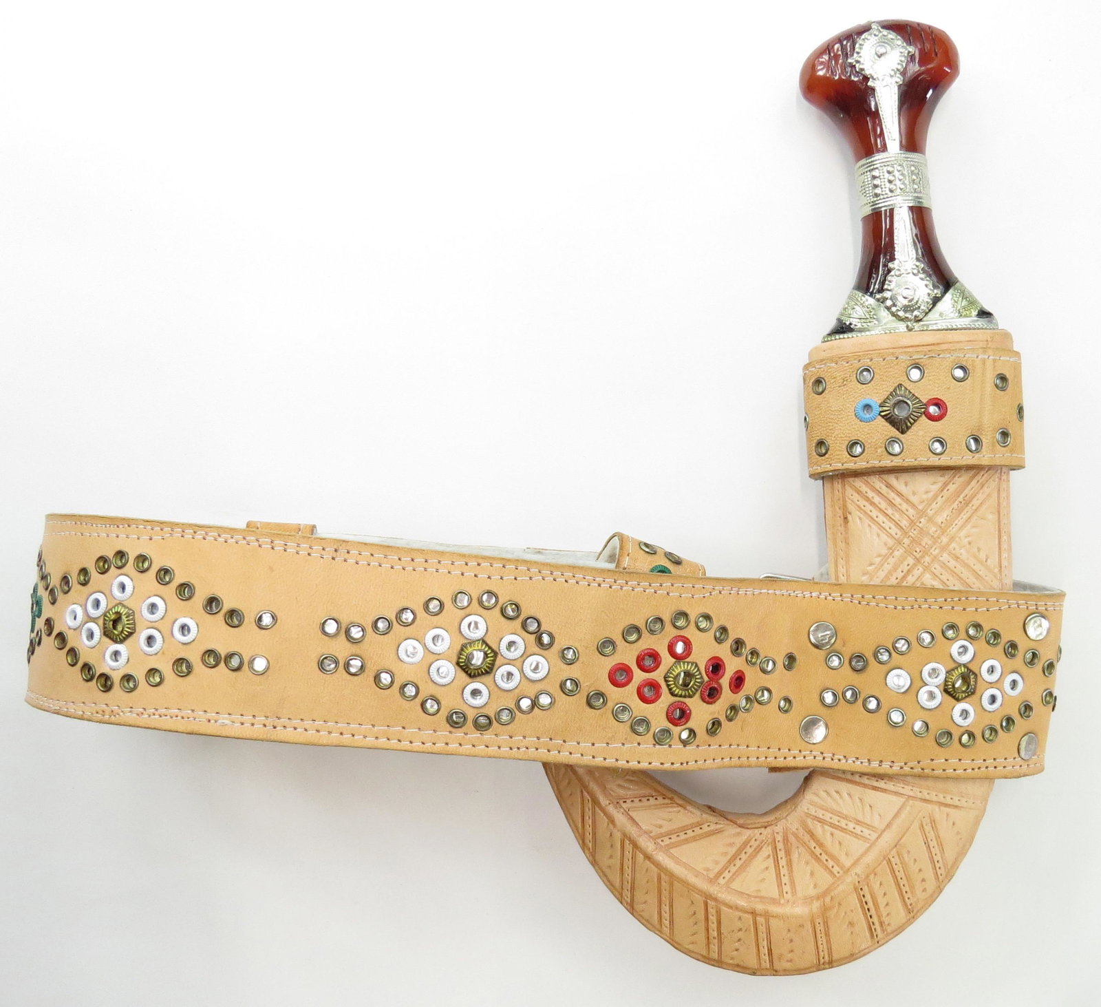 AN ARAB KHANJAR DAGGER (1 of 4)