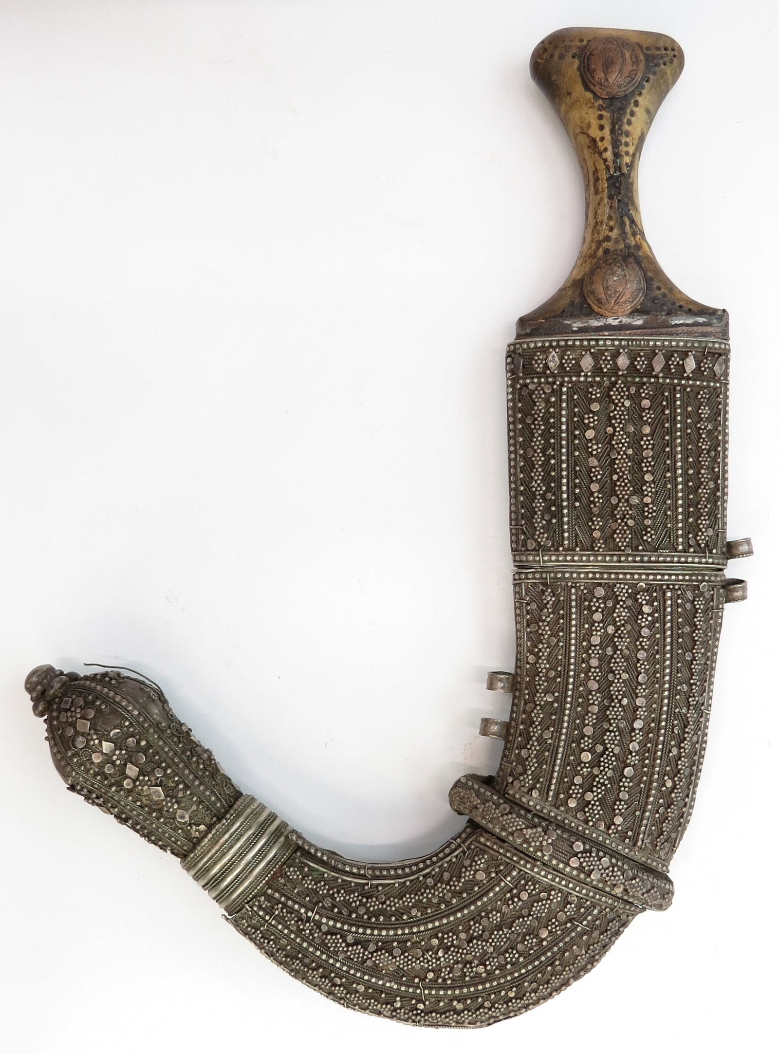 AN ARAB KHANJAR DAGGER (1 of 3)
