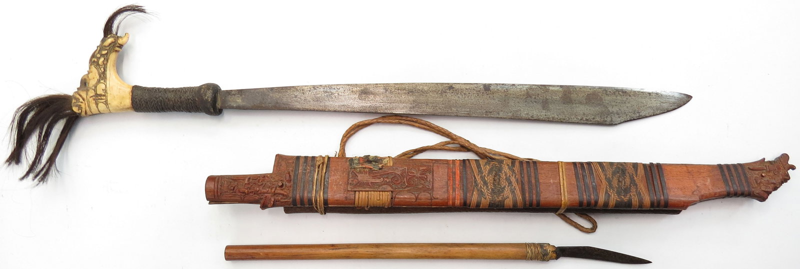A DAYAK HEADHUNTER PARANG IHLANG OR MANDAU SWORD (1 of 6)