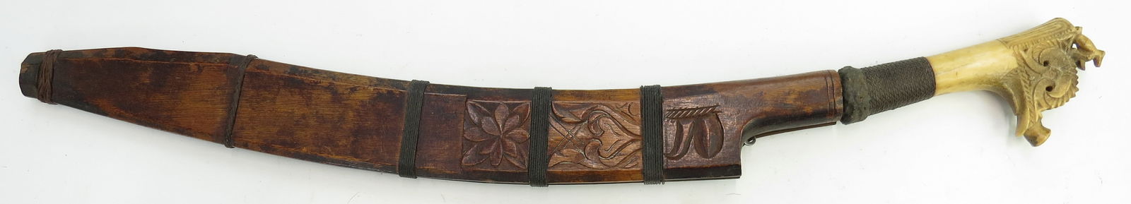 A RARE DAYAK HEADHUNTER LANGGAI TINGGANG SWORD (1 of 5)