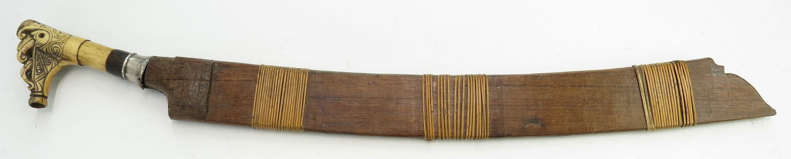 A RARE DAYAK HEADHUNTER LANGGAI TINGGANG SWORD (1 of 8)