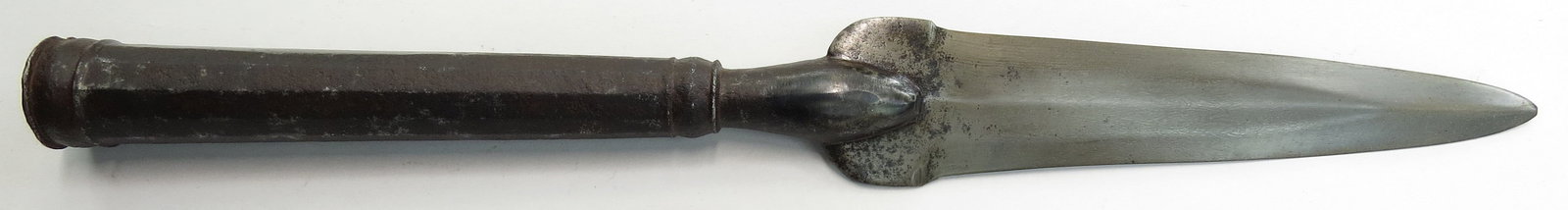 AN INDIAN SPEARHEAD (1 of 4)