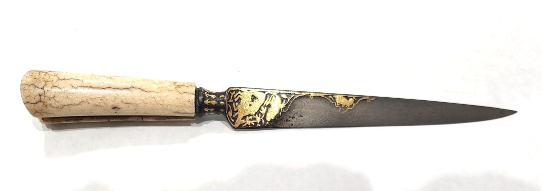 A RARE ZAND DYNASTY PERSIAN KARD DAGGER: A superior example, with walrus grips, the tangbands wrought of fine black wootz, the integral faceted bolster true-inlaid in gold. The single-edged blade likewise of Persian black wootz and embellish