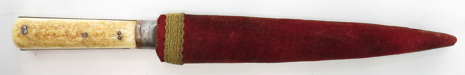 A PERSIAN KARD DAGGER: Safavid Dynasty, the blade wrought of superior Persian black wootz damascus steel, tapering toward the tip, with a chiseled trefoil panel at the base of the spine and wootz bolsters, the handsomely-gr