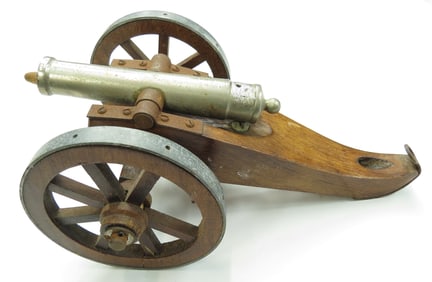 A BLACK POWDER MODEL HOWITZER CANNON